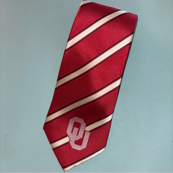 OU Eagles Wings Red and Cream Striped Men's Tie NWT - Picture 1 of 3